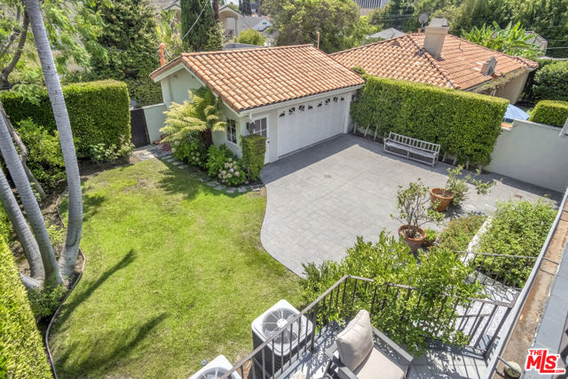 116 N Palm Drive, Beverly Hills CA: https://media.crmls.org/mediaz/52f884ed-fd5e-47dd-90ee-0b7d5a885a71.jpg
