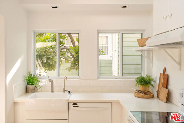 522 Altair Place, Venice CA: https://media.crmls.org/mediaz/52f8f3e3-ab2b-482f-b6ac-1cd1344b7f70.jpg