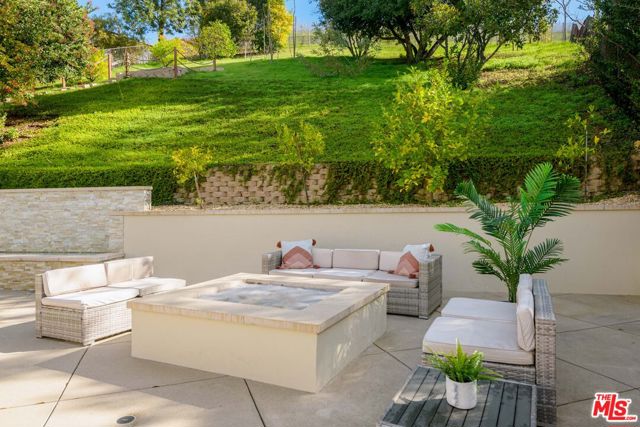 6652 Buttonwood Avenue, Oak Park CA: https://media.crmls.org/mediaz/52f8fdd1-82d9-4cb2-becf-06503af994bd.jpg