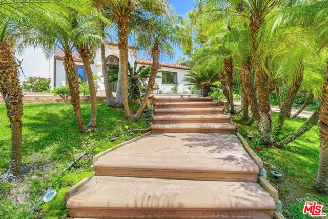 114 S Layton Drive, Los Angeles CA: https://media.crmls.org/mediaz/52f917b4-4e2b-4b90-a1b7-202719edcae3.jpg