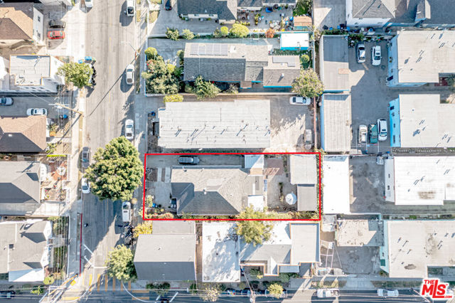 1207 S Harvard Boulevard, Los Angeles CA: https://media.crmls.org/mediaz/52f9ae52-eb6e-4cd3-b3f4-38bacda655f4.jpg