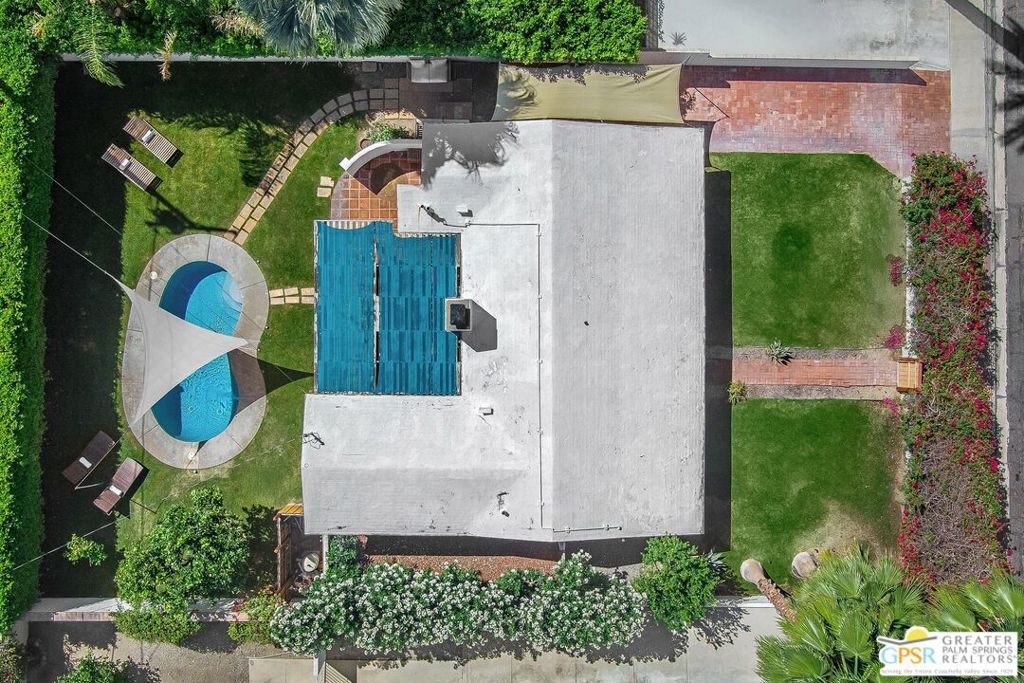 https://media.crmls.org/mediaz/52f9b700-11f7-44fa-b7eb-bd178eb65af3.jpg?preset=X-Large