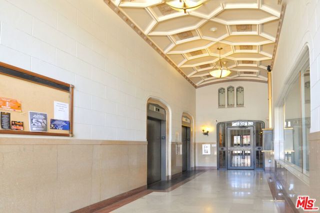 315 E 8th Street, Los Angeles CA: https://media.crmls.org/mediaz/52f9c593-8d71-45cd-9521-bfa1981bd239.jpg