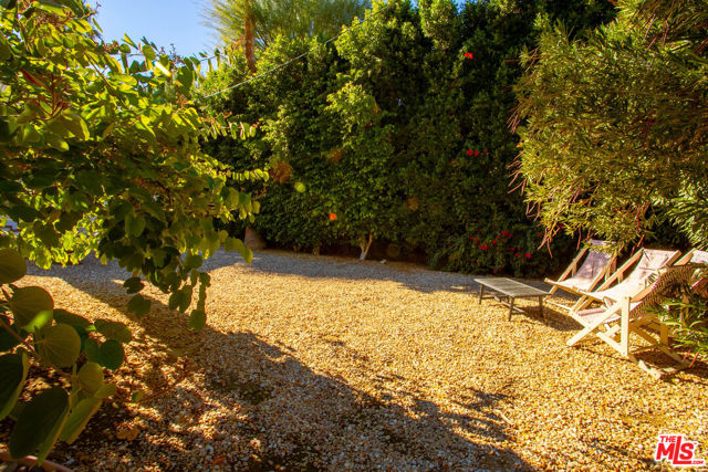 148 W Camino Descanso, Palm Springs, CA 92264