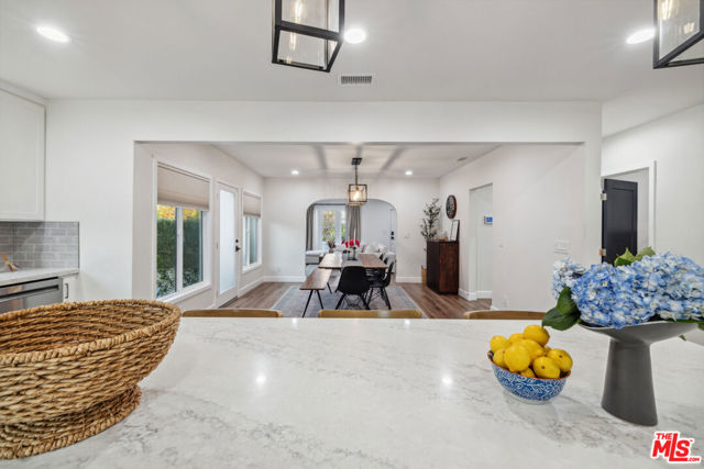 821 S Cloverdale Avenue, Los Angeles CA: https://media.crmls.org/mediaz/52fa4987-cdf3-4514-8a60-fa7cd77936c7.jpg