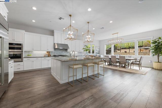 7259 Lembert Hills Dr, Dublin CA: https://media.crmls.org/mediaz/52fa5242-d81c-4bee-a22f-917825566437.jpg