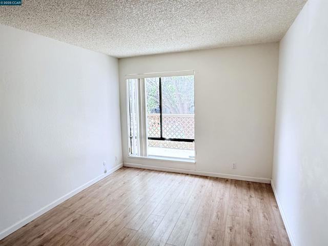 480 N Civic Dr, Walnut Creek CA: https://media.crmls.org/mediaz/52fa5520-26fd-4824-87cb-3e92a5abef5d.jpg