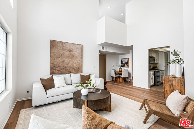 3949 Bentley Avenue, Culver City CA: https://media.crmls.org/mediaz/52fa8a2c-dc15-46c9-aa03-bebc557f14e4.jpg