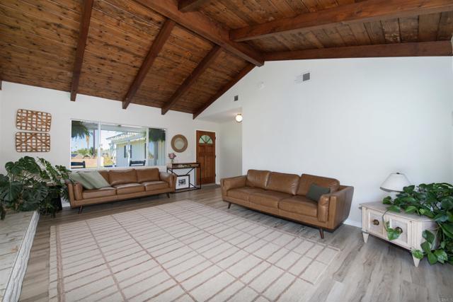 Detail Gallery Image 6 of 40 For 500 Beaumont Dr, Vista,  CA 92084 - 4 Beds | 3/1 Baths