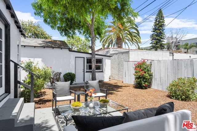 3340 Cardiff Avenue, Los Angeles CA: https://media.crmls.org/mediaz/52fb4a0f-491c-470b-a740-d6d863f6f9ab.jpg