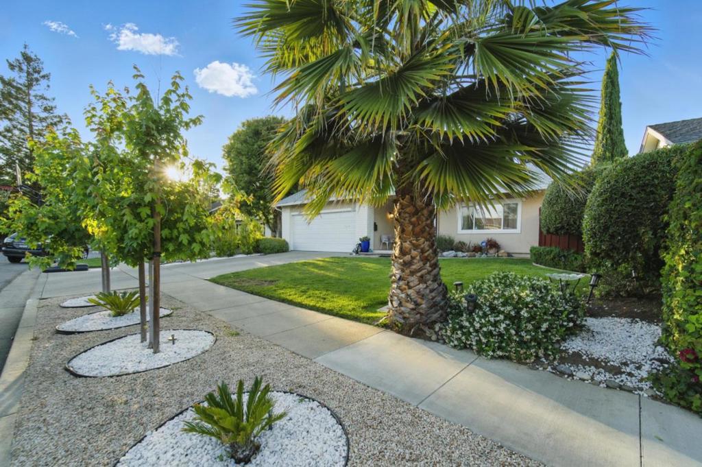 3821 Abbey Court