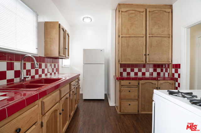 358 N Ogden Drive, Los Angeles CA: https://media.crmls.org/mediaz/52fbf296-44c9-4588-97cc-c42cbe76f184.jpg