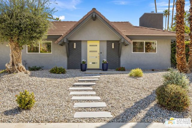 1244 S San Mateo Drive, Palm Springs CA: https://media.crmls.org/mediaz/52fc3edf-4ac1-479b-82d9-8e4df2bf7c1d.jpg