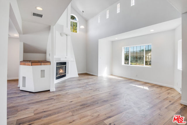 4931 Stern Avenue, Sherman Oaks CA: https://media.crmls.org/mediaz/52fc51fc-71d1-4f53-977c-cdf8e0e2abd4.jpg