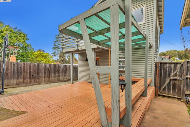 2019 E St, Hayward CA: https://media.crmls.org/mediaz/52fd1595-cc42-47e3-9a5b-62b41b896435.jpg