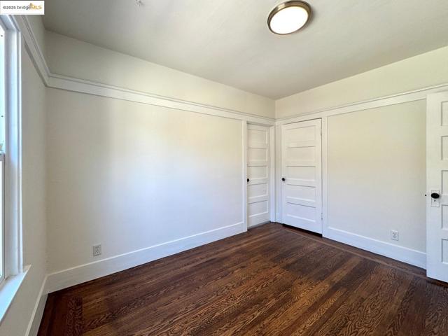 5926 Marshall St, Oakland CA: https://media.crmls.org/mediaz/52fd557a-0185-491b-a882-7b57edeeace6.jpg