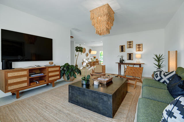 1373 E Madero Circle, Palm Springs CA: https://media.crmls.org/mediaz/52fd7335-d47b-4a15-85e8-a27845b87e6f.jpg