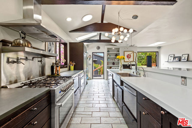 3761 Ashwood Avenue, Los Angeles CA: https://media.crmls.org/mediaz/52fda05d-2244-481a-8087-cd2966bed4d5.jpg