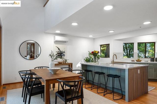 2112 Manzanita Dr, Oakland CA: https://media.crmls.org/mediaz/52fda6fe-e9e4-4730-a6cb-4e3bfc7b55e9.jpg