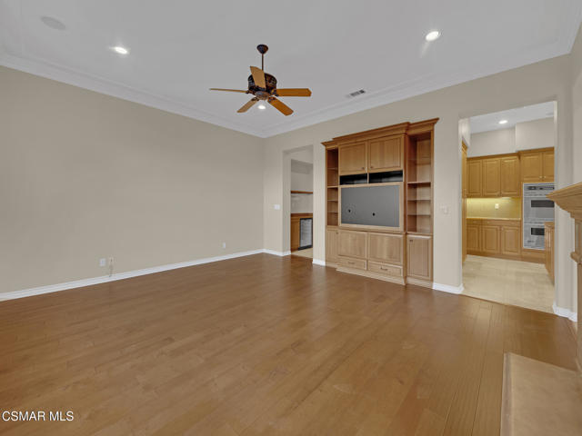 1048 Via Adorna, Newbury Park CA: https://media.crmls.org/mediaz/52fdd62a-fd50-47c9-8b9f-ec296878c6a9.jpg