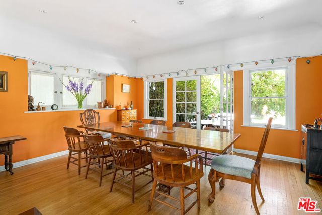 1501 S Harvard Boulevard, Los Angeles CA: https://media.crmls.org/mediaz/52ff3313-f9bc-4e70-aeff-03f67f40a606.jpg