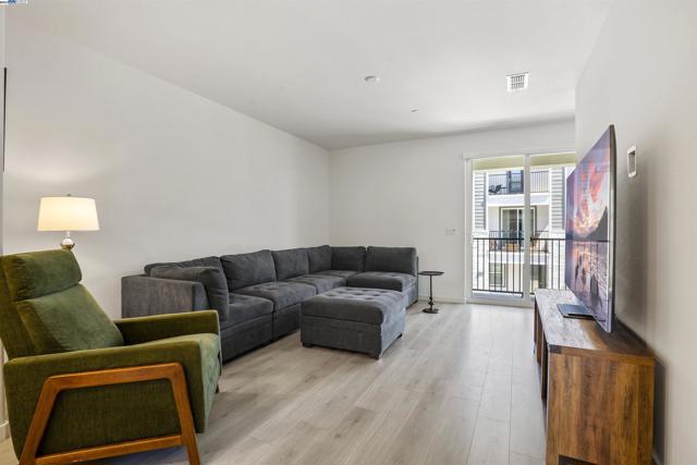 3062 Beaded Mist Walk, Sacramento CA: https://media.crmls.org/mediaz/52ff3d5b-57ef-478f-b90a-0d256ebf91e7.jpg