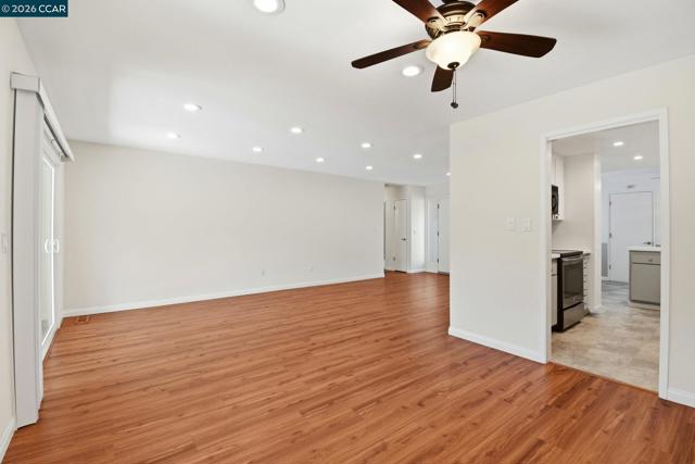 Image 12 of 37 For 6538 Stonecroft Ter