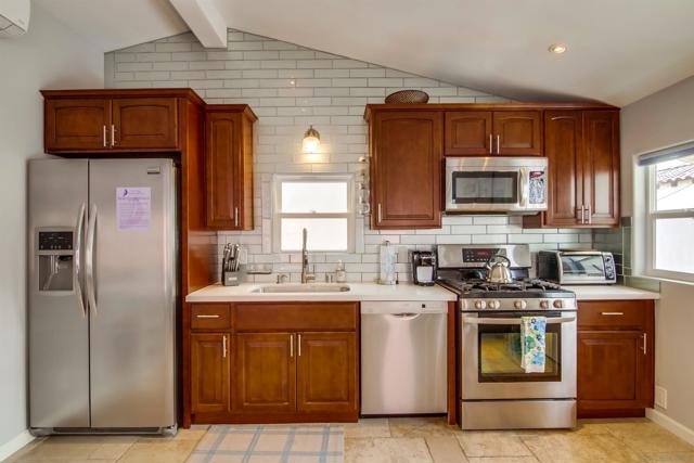 2715 Strand Way, San Diego CA: https://media.crmls.org/mediaz/52ffc5a6-0e93-4a9e-bf22-4bc7703215a9.jpg