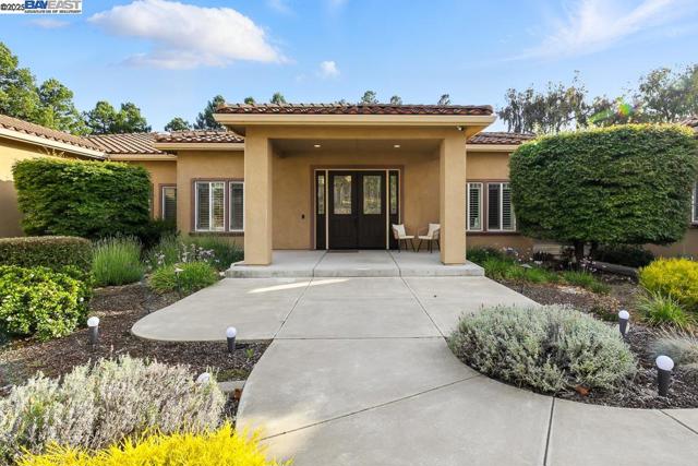 874 Overhill Dr, Hayward CA: https://media.crmls.org/mediaz/530061e5-49e3-4d50-813f-6f812a6887fc.jpg
