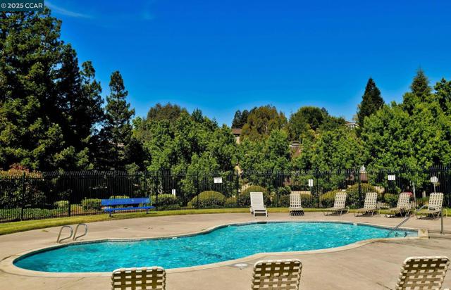 2510 Tea Tree Ct, Martinez CA: https://media.crmls.org/mediaz/53016c3a-f4f4-4d1c-bd42-bbdce409fa7a.jpg