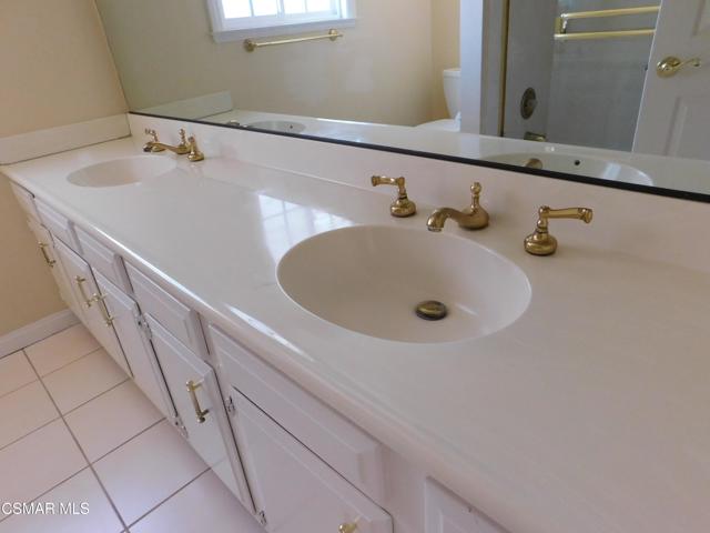 29140 Quail Run Drive, Agoura Hills CA: https://media.crmls.org/mediaz/5301a103-54e6-4db5-9860-cc1c395d8789.jpg