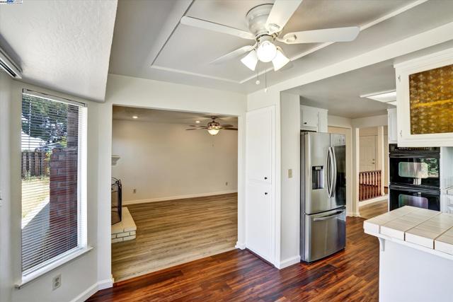 3432 Barmouth Dr, Antioch CA: https://media.crmls.org/mediaz/5301b14c-ce30-436f-aff1-09c10666f1f2.jpg