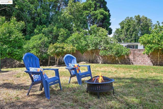 4125 Miflin Ave, El Sobrante CA: https://media.crmls.org/mediaz/5302143e-7e1d-44b6-8b28-e28ac4fd8aa2.jpg