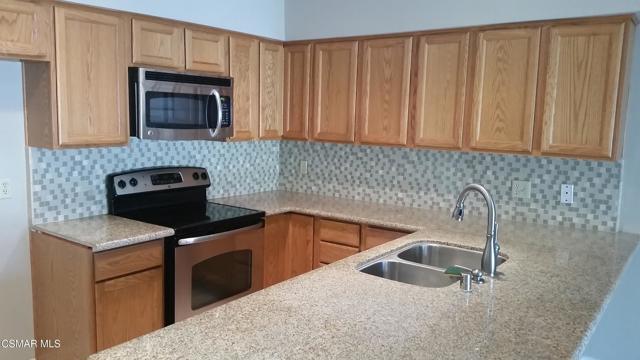 1098 Glenbridge Circle, Westlake Village CA: https://media.crmls.org/mediaz/53023f21-68f8-40c3-a486-98e559f5d53b.jpg