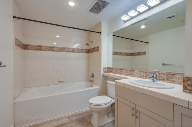 850 Beech St, San Diego CA: https://media.crmls.org/mediaz/5302bede-1250-4cfe-86ed-d8674b786b50.jpg