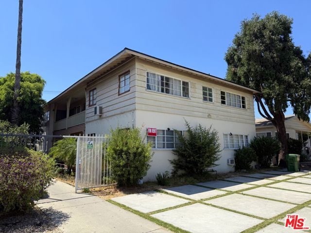 5707 Tilden Avenue, Sherman Oaks CA: https://media.crmls.org/mediaz/5302c039-e25c-4ba3-81d5-34ae8b86aa22.jpg
