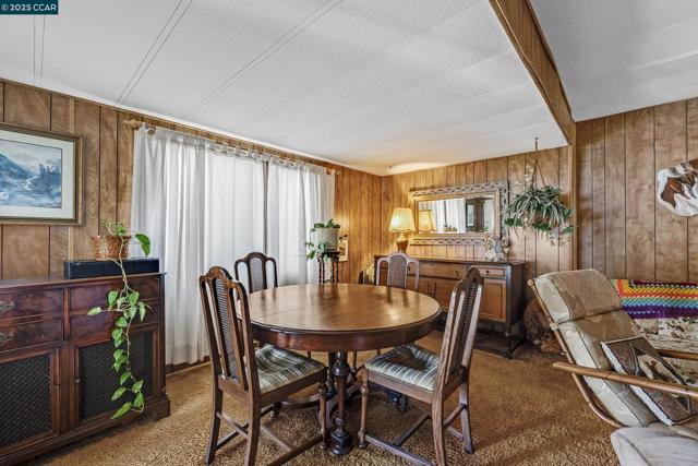 1474 Wakefield Dr, Hayward CA: https://media.crmls.org/mediaz/5302d2e3-c0f3-458c-a1fd-f32136798554.jpg