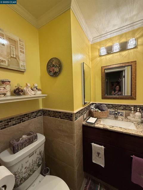 1036 Oak Grove Rd, Concord CA: https://media.crmls.org/mediaz/530321ee-a255-4768-bd70-e1359a22824d.jpg