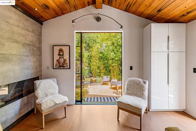6108 Hillegass Ave, Oakland CA: https://media.crmls.org/mediaz/53032b2d-82b8-4d25-87ff-938a45c91e5f.jpg