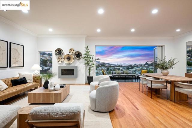 678 Clipper St, San Francisco CA: https://media.crmls.org/mediaz/5303356b-779a-4819-be4e-637dfef85a34.jpg