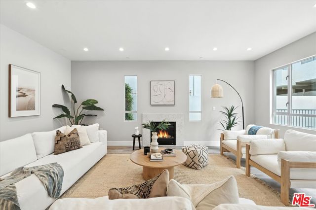 1326 S Centinela Avenue, Los Angeles CA: https://media.crmls.org/mediaz/53041062-8191-4794-9679-41ab271573a8.jpg