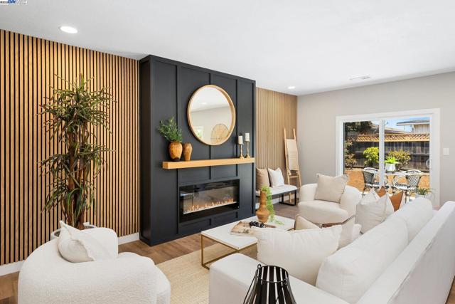 14272 Santiago Rd, San Leandro CA: https://media.crmls.org/mediaz/53044aa5-3634-4f07-8594-8622d899540c.jpg