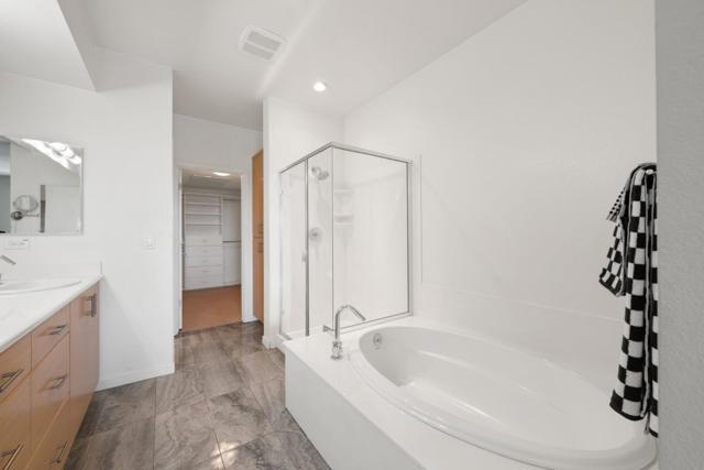 2853 Regatta Drive, Oakland CA: https://media.crmls.org/mediaz/53046255-a335-4352-a671-504e2e62c20d.jpg