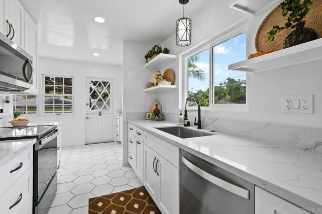 4055 Bernice Drive, San Diego CA: https://media.crmls.org/mediaz/5304dfdb-2b6e-4a82-83b9-4dd8225d4434.jpg