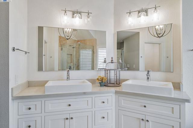 6192 Lakeview Cir, San Ramon CA: https://media.crmls.org/mediaz/5304f8c5-36cf-49ed-8571-763aa39b5861.jpg
