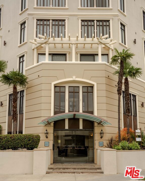 11847 Gorham Avenue, Los Angeles CA: https://media.crmls.org/mediaz/5305623f-5390-4156-8a93-a00b57ef5e77.jpg