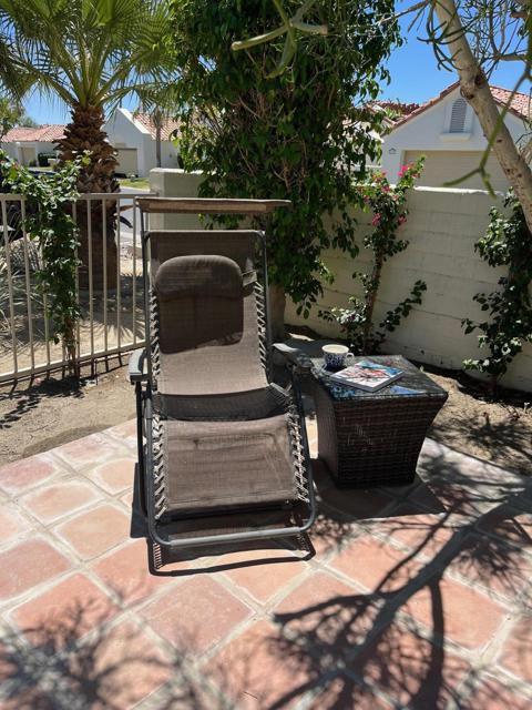 43954 Via Granada, Palm Desert CA: https://media.crmls.org/mediaz/53058c67-10f3-46fb-93f6-cd076cb0895a.jpg