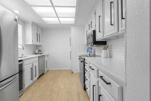 873 Boardwalk Place,  CA: https://media.crmls.org/mediaz/5305b3d0-d1e1-472c-a2bb-55a0d5472f04.jpg