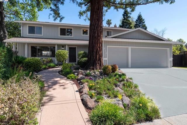 310 Trestle Glen Ct, Walnut Creek CA: https://media.crmls.org/mediaz/5305f304-988b-4cf2-a79f-e6114445dfc8.jpg