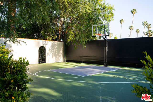2110 Hill Drive, Los Angeles CA: https://media.crmls.org/mediaz/5306338b-c368-403e-9b14-c49345141da7.jpg